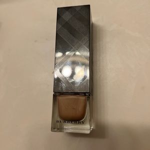 Burberry Fresh glow luminous fluid base Golden radiance no. 02